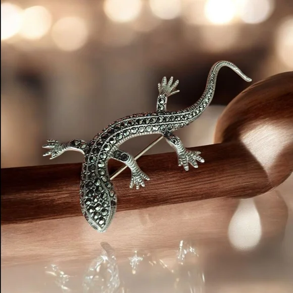 VINTAGE 925 STERLING SILVER MARCASITE GREEN RUBY EYED LIZARD BROOCH - Picture 2 of 4